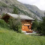 Chalet Hinter Dem Rot Stei *