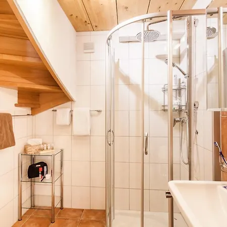 Hinter Dem Rot Stei בקתה צרמט